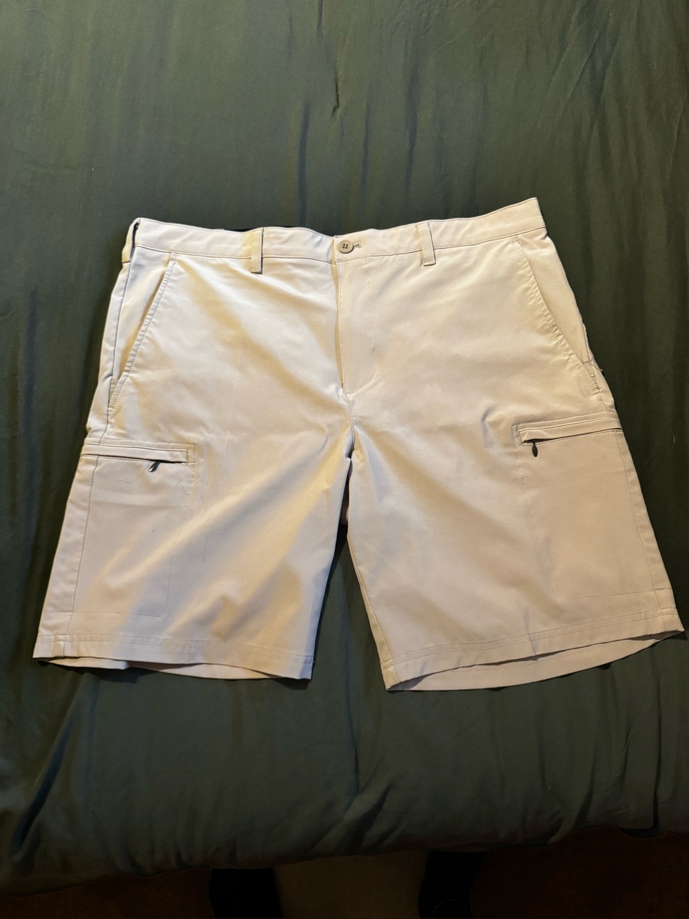 Men's I-Zod Golf Casual Khaki Shorts - 38 waist